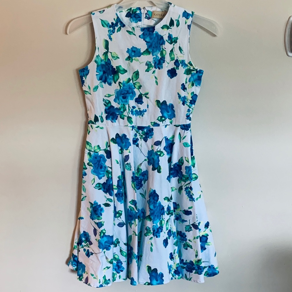Girl’s dress 11-12 years white blue flowered